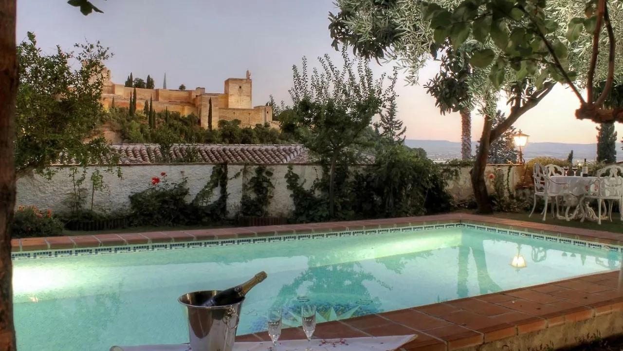 Apartment 2.5 Million Villa. Magical Sunset. Super Close To Everything. 5Br, 4Ba, Pool, A/C+Heating Granada