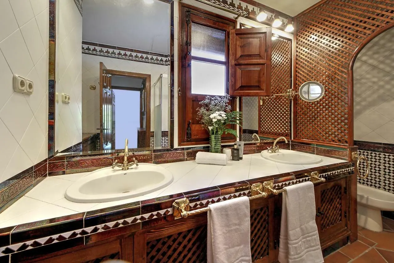 Apartment 2.5 Million Villa. Magical Sunset. Super Close To Everything. 5Br, 4Ba, Pool, A/C+Heating Granada Spain