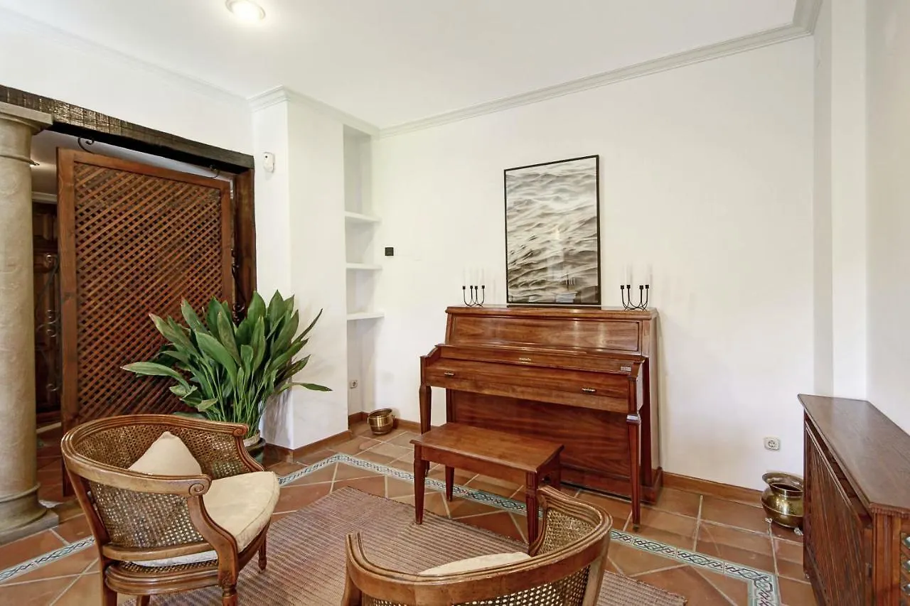 2.5 Million Villa. Magical Sunset. Super Close To Everything. 5Br, 4Ba, Pool, A/C+Heating Granada