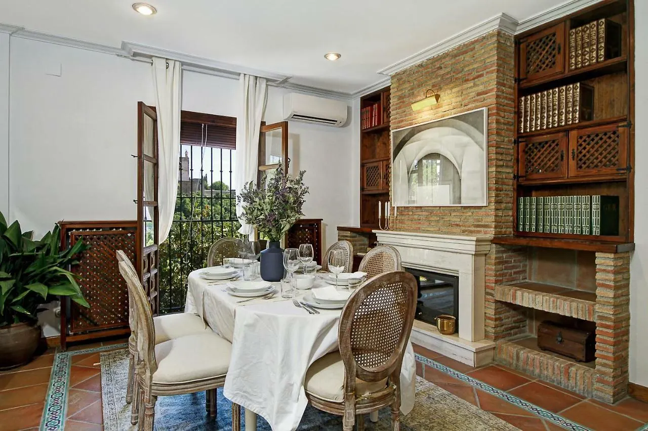 Apartment 2.5 Million Villa. Magical Sunset. Super Close To Everything. 5Br, 4Ba, Pool, A/C+Heating Granada