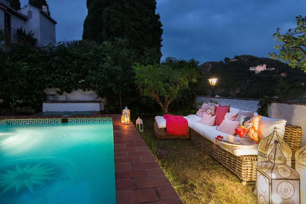 2.5 Million Villa. Magical Sunset. Super Close To Everything. 5Br, 4Ba, Pool, A/C+Heating Granada
